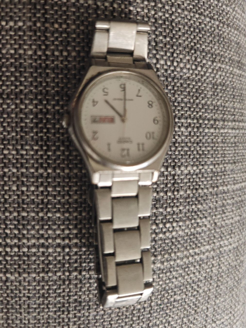 Casio Montres: Casio Quarzuhr mit Datum  – Défectueux à Horgen par GranitM 2