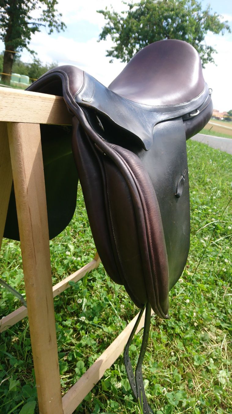 Selles, accessoires: Vielseitiger Equinomic-Wanderreitsattel – D'occasion à Laupersdorf par MiRo6469