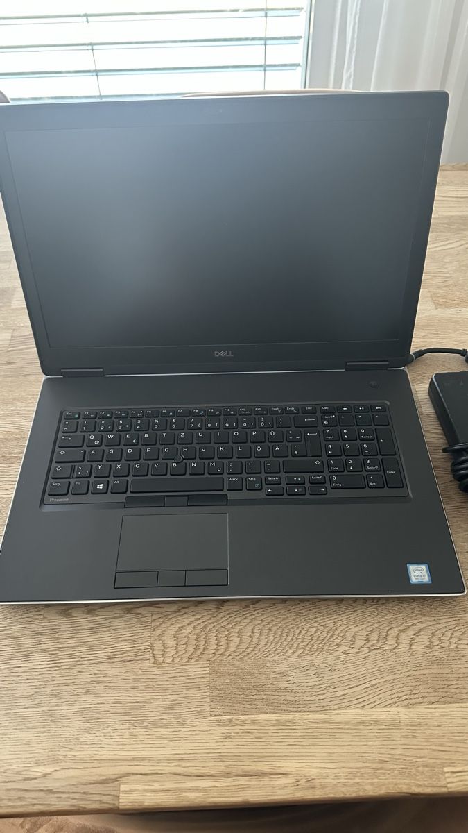 Dell Portables: DELL Precision 7740 Notebook guter Zustand – D'occasion à Niederweningen par Ro-so