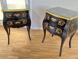 Paar Nachttische / Kommoden Louis XV Stil – handbemalt