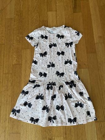 Sommerliches Mädchenkleid mit Schleifen, Grösse 134/140