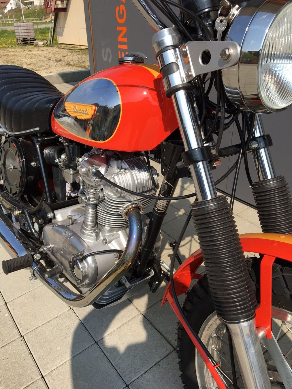 Ducati Enduro: Schöne Ducati 250 Scrambler Perle – Usato da Seewen SO venduto da Swiss-moto-bike 8