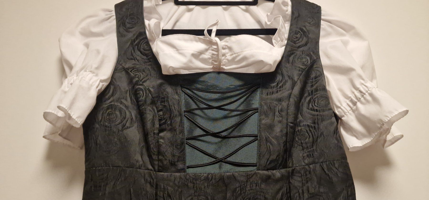 Vestiti: Moser Trachten - Dirndl mit Rosenmuster inkl. Bluse - Gr.38 – Usato da Fällanden venduto da zeno01 2