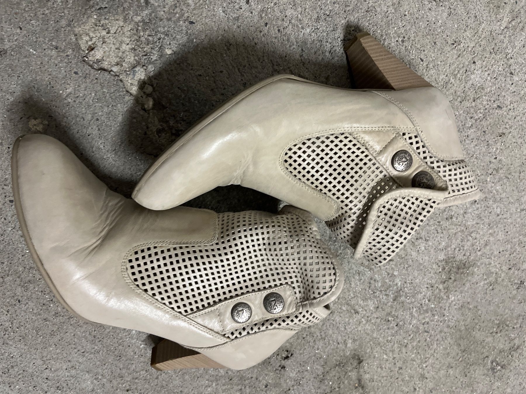Scarpe da donna: Stivaletti estivi Nero Giardini – Usato da Besazio venduto da EmyScucy