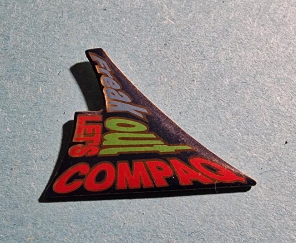 Plaquettes & Badges: Pin Compaq Lets Freak Out – D'occasion à Härkingen par specialshapes