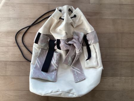 Stylischer Beutel aus Kunstleder beige kombiniert mit Stoff