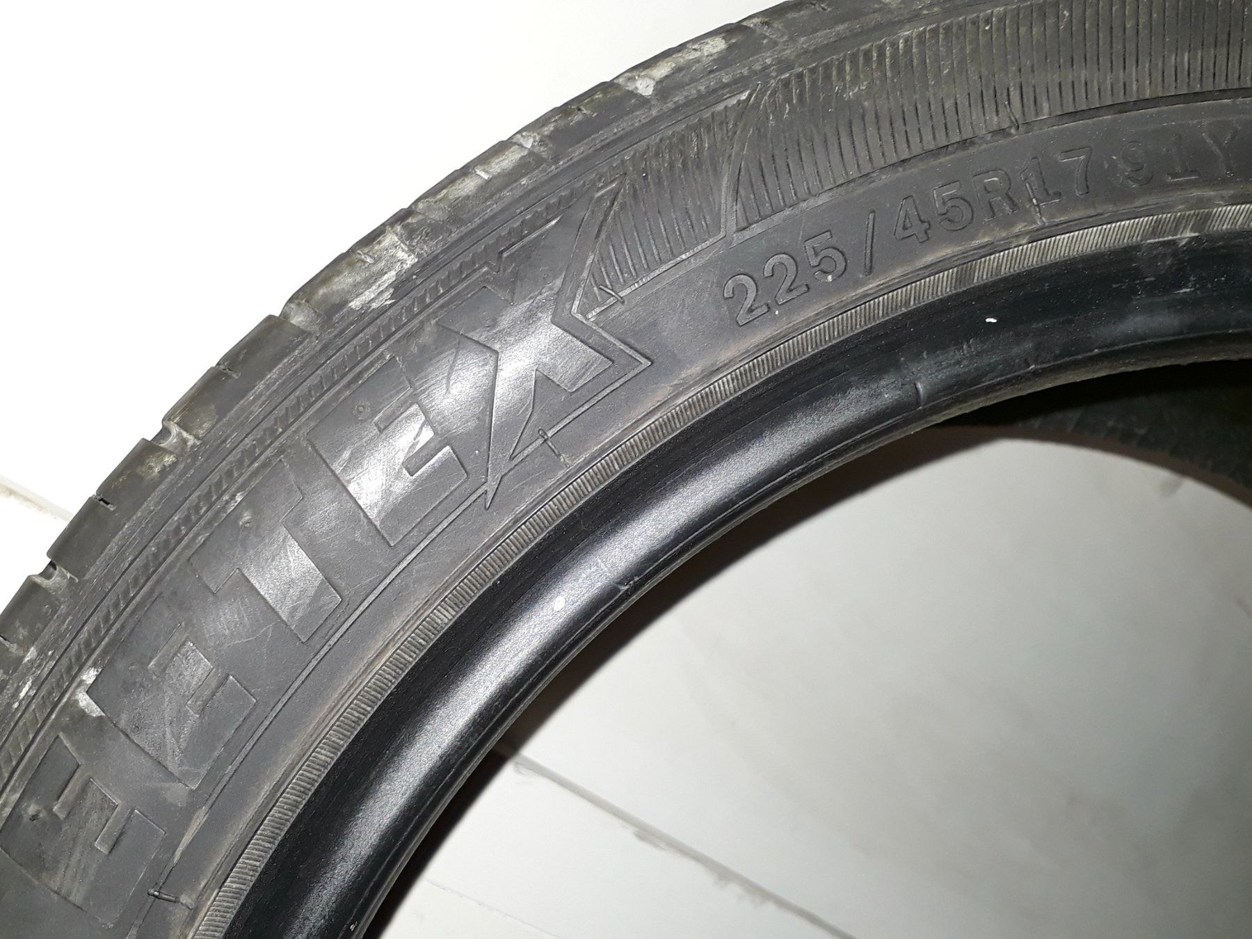 Pneumatici & Ruote complete: 2 Stück Sommerpneu 225 / 45 17 – Usato da Schmerikon venduto da 1qw2 6
