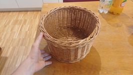 Geflochtener Korb (H x D = 18 x 28 cm)