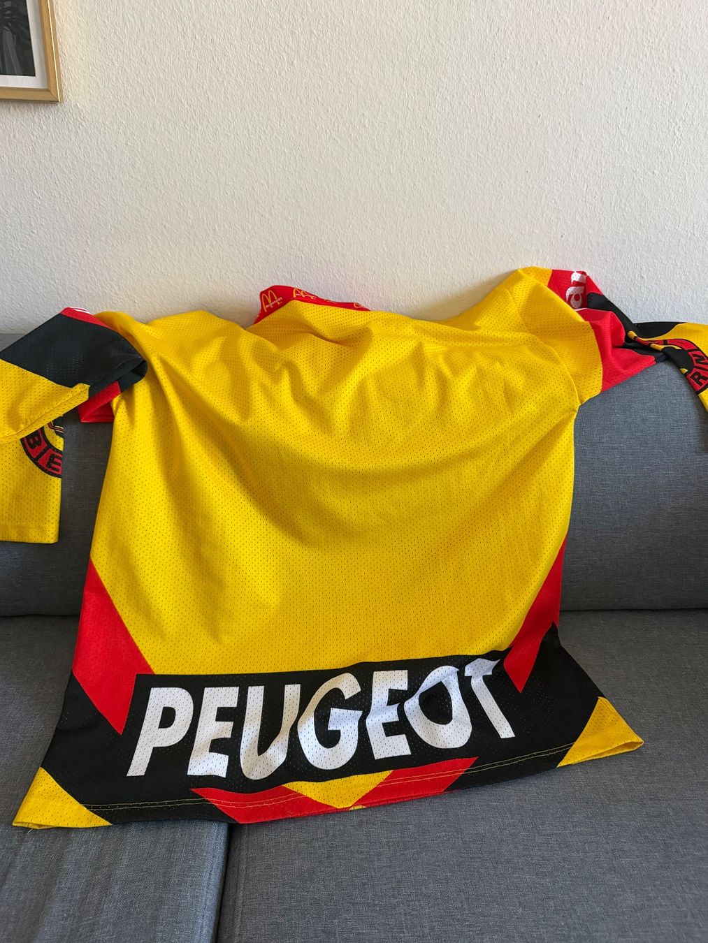 Canottiere & Pantaloni: SCB Trikot Retro – Usato da Zürich venduto da liechmi 1