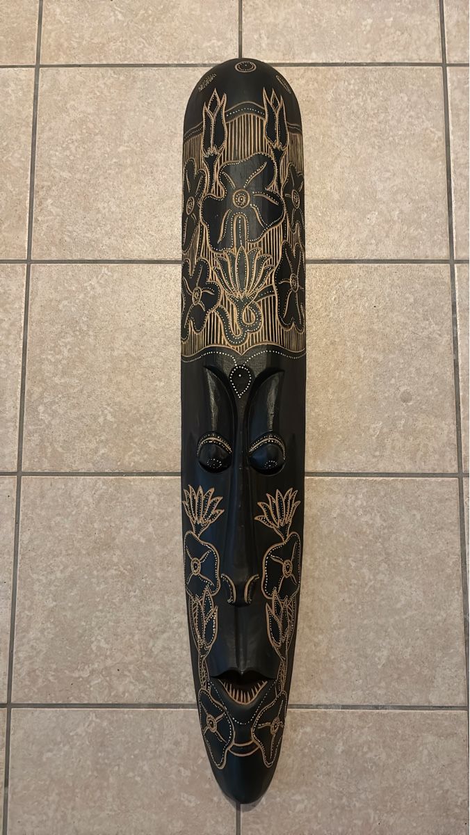 Internationale Kunst: Dekorative Holzmaske mit Blumenmuster – Gebraucht aus Mollis von mabu1993