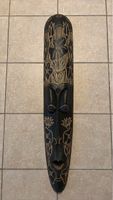 Dekorative Holzmaske mit Blumenmuster