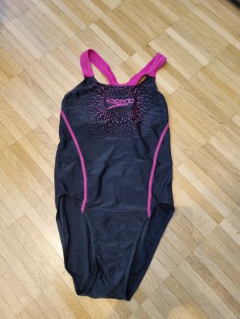 SPEEDO BADEKLEID GR. 38