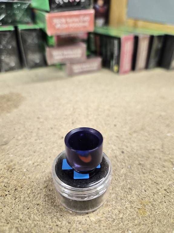 Altri Prodotti per fumatori: Drip tip lava dark blue – Usato da Villeneuve VD venduto da Max1844