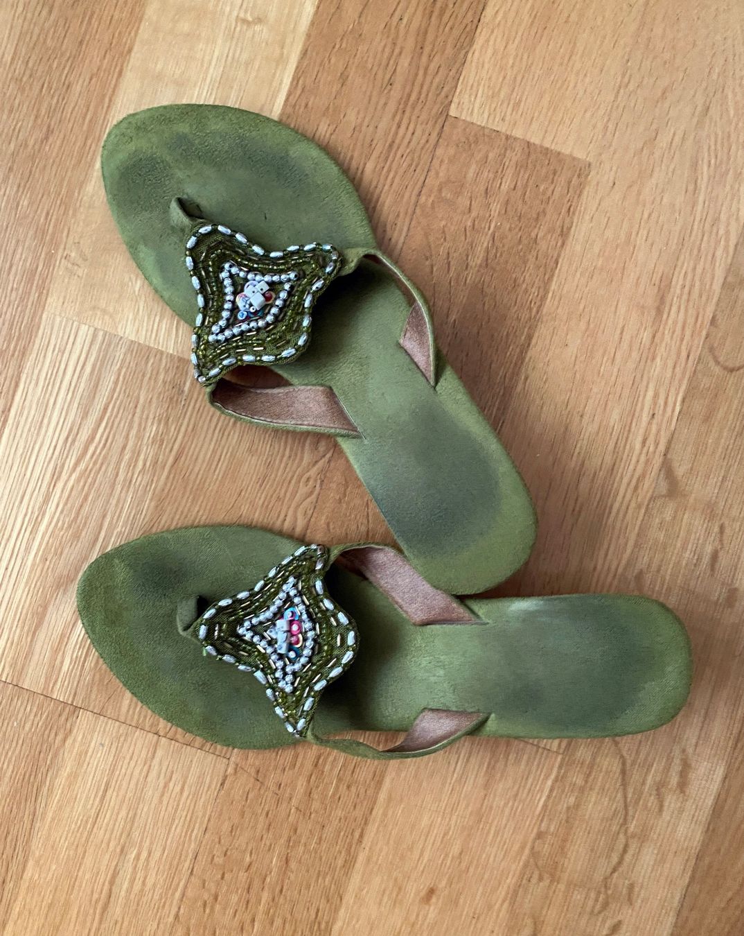 Flipper: Edle Flip-Flops in Leder, handbestickt, Gr. 37 – Nuovo e nell'imballaggio originale da Zürich venduto da BrHal 2