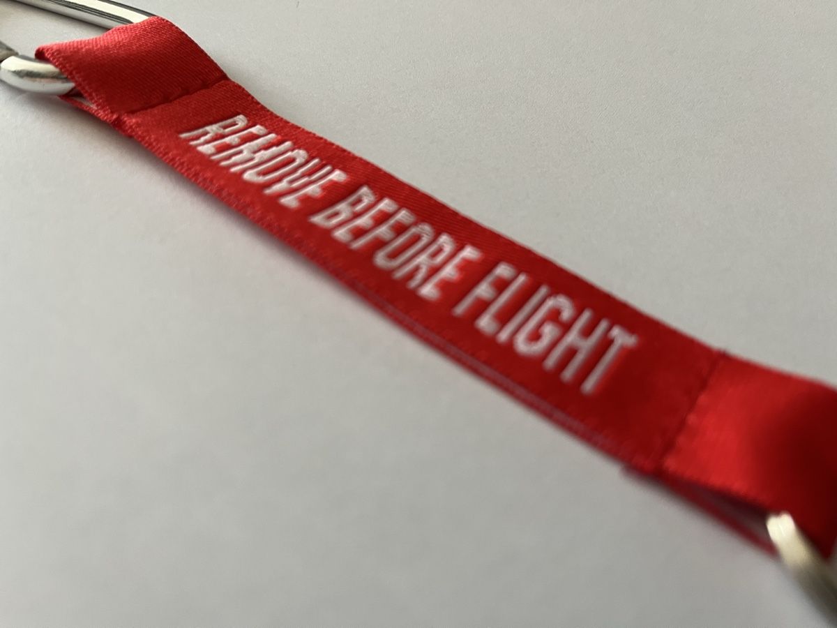 Portachiavi: Remove Before Flight - Schlüsselanhänger mit Karabinerhaken – Nuovo (secondo la descrizione) da Giffers venduto da MrJoggo 1