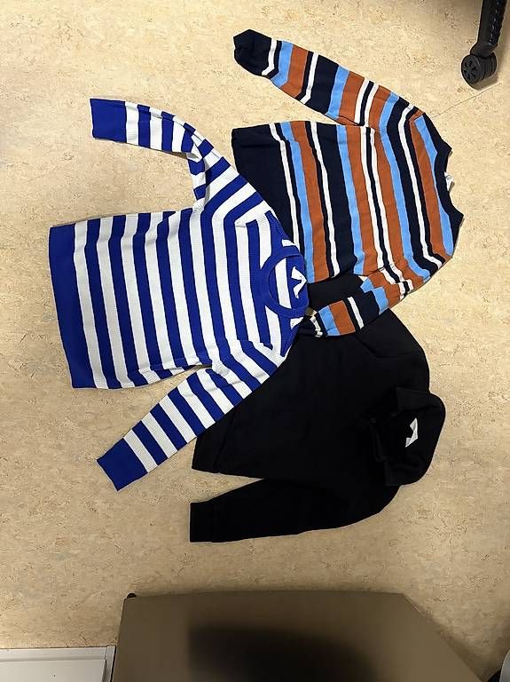 Pullover & Sweatshirts: Pullover Set 122/128 – Gebraucht aus Pfungen von I18-E24