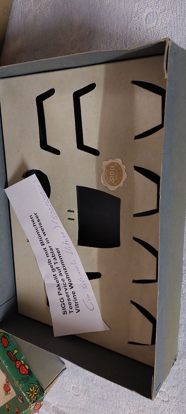 Sigg Giocattoli: 3 Puppengeschirr Sigg original Schachteln – Usato da Muri AG venduto da nindo1 4