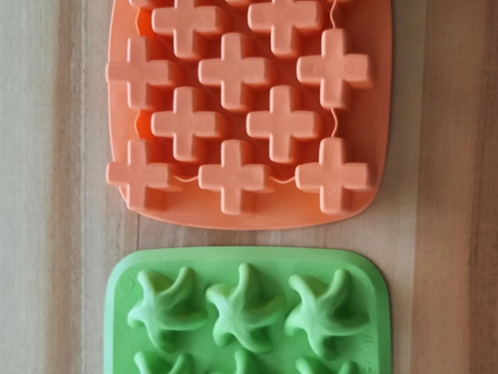 Ikea Contenitori & Simili: 2 Eiswürfelformen, Palmen & Kreuze, IKEA – Usato da Ibach venduto da urs_sl5h 1