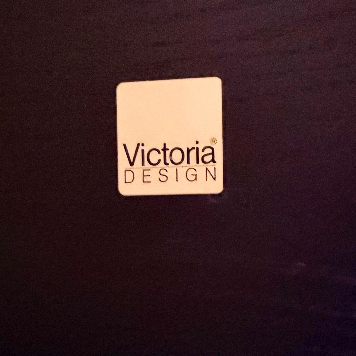 Victoria Möbel Tische: Tisch Victoria – Gebraucht aus Utzenstorf von Uhuzo 7