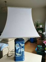 Schöne Tischlampe, Keramik mit Blume (Japan Style)