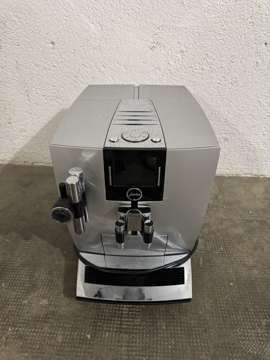 Jura Macchine per caffè & Macchine per espresso: Macchina caffè Jura Impressa J9.3 – Difettoso da Renens VD venduto da nic_7dnb