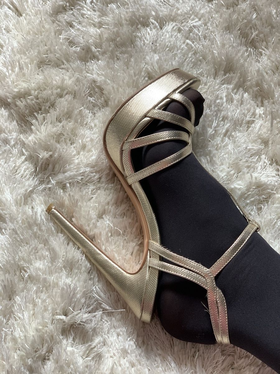 Scarpe da donna: Gold sandals size 38 – Usato da Zürich venduto da Jasmin3S 1