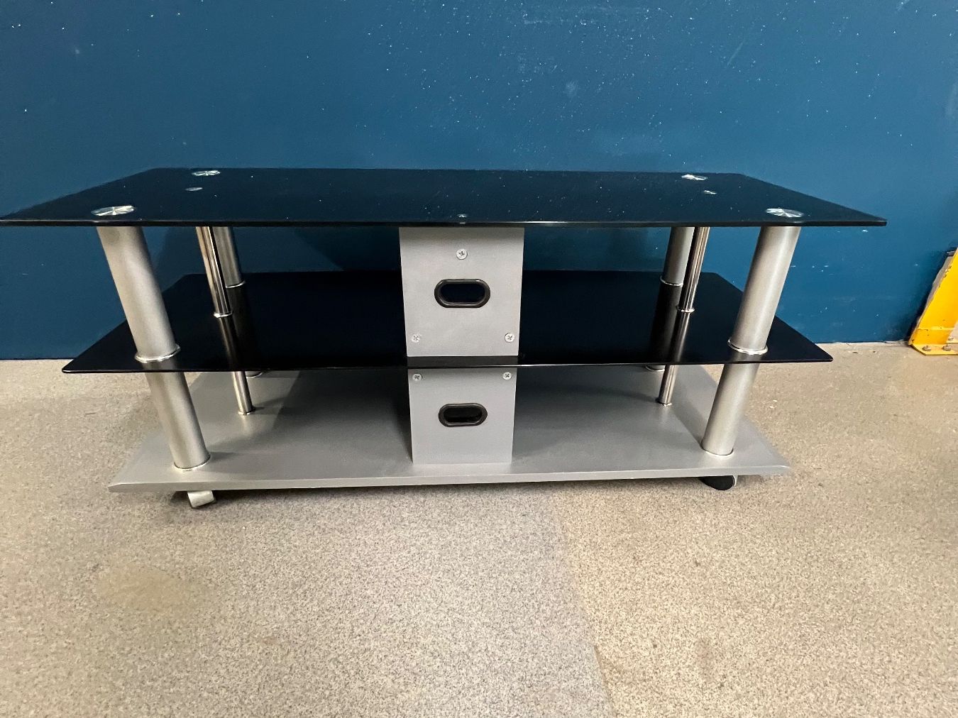 Mobili TV: TV Lowboard schwarzes Glas – Usato da Zürich venduto da pamleano 1