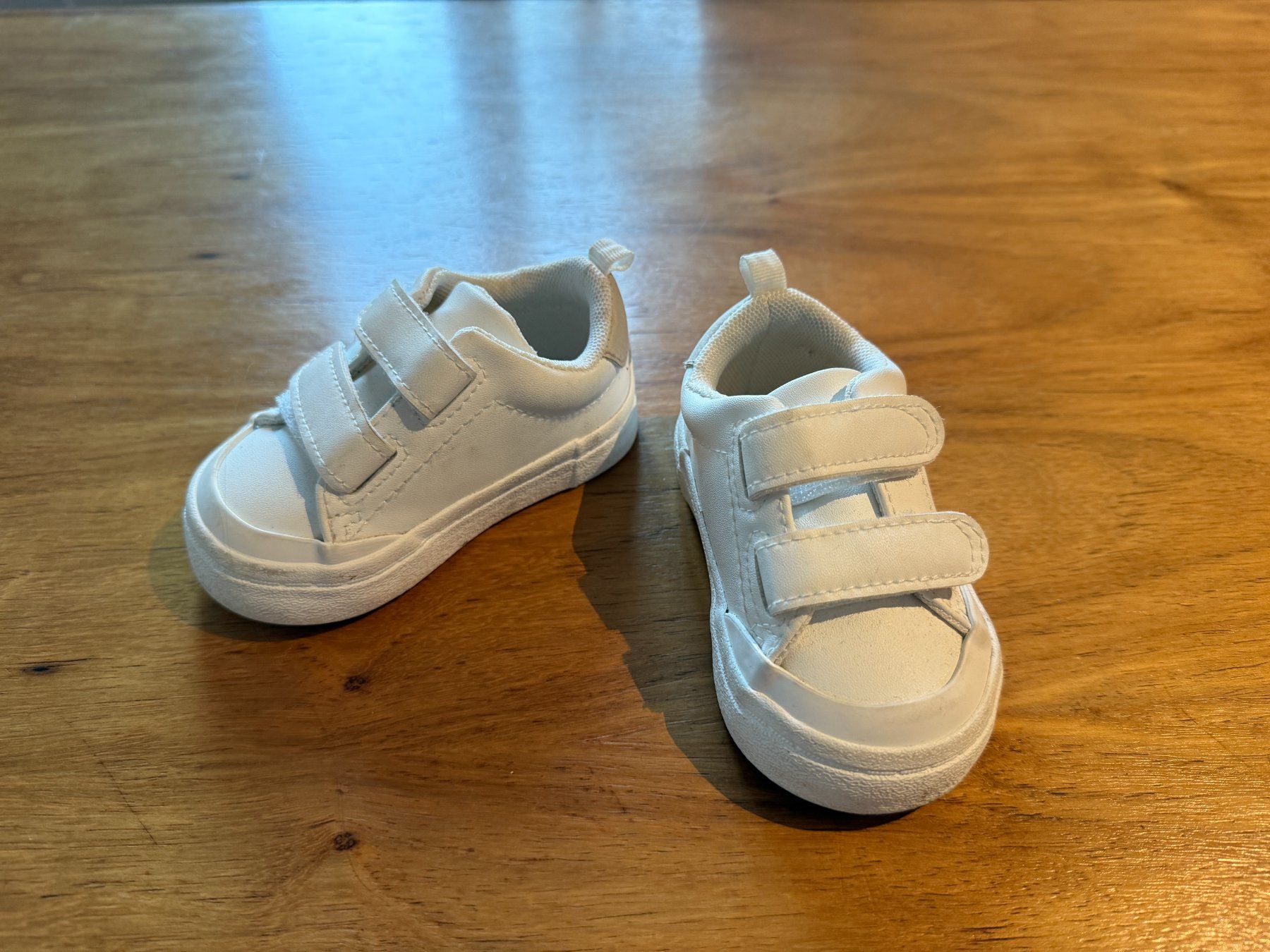 H&M Schuhe für Jungen: H&M Babysneakers, Grösse 18/19, Weiss – Gebraucht aus Jonen von 8916