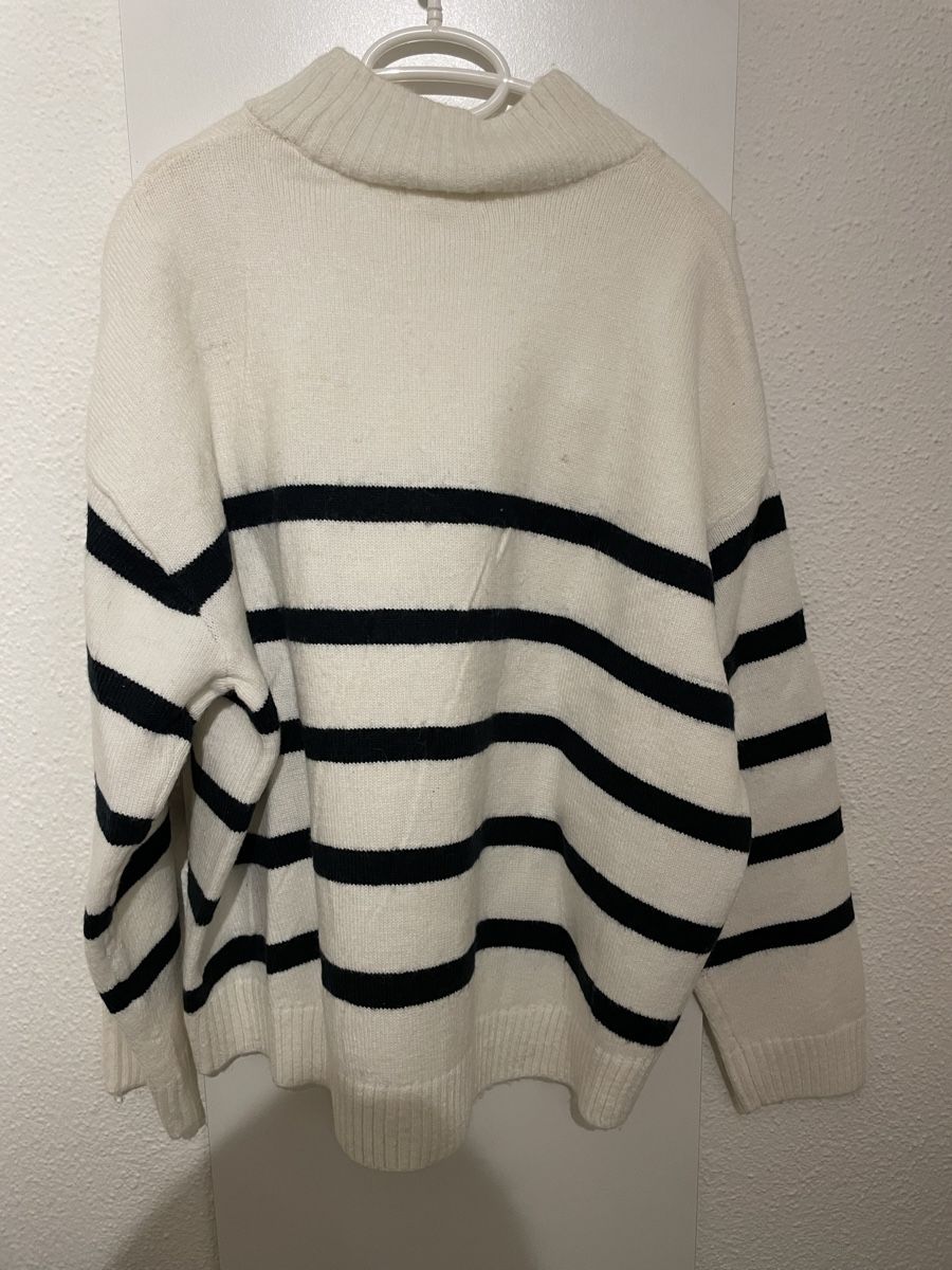 H&M Pulls & Sweat-shirts: gestreifter Pullover – D'occasion à Jona par Nanuksiglu 1