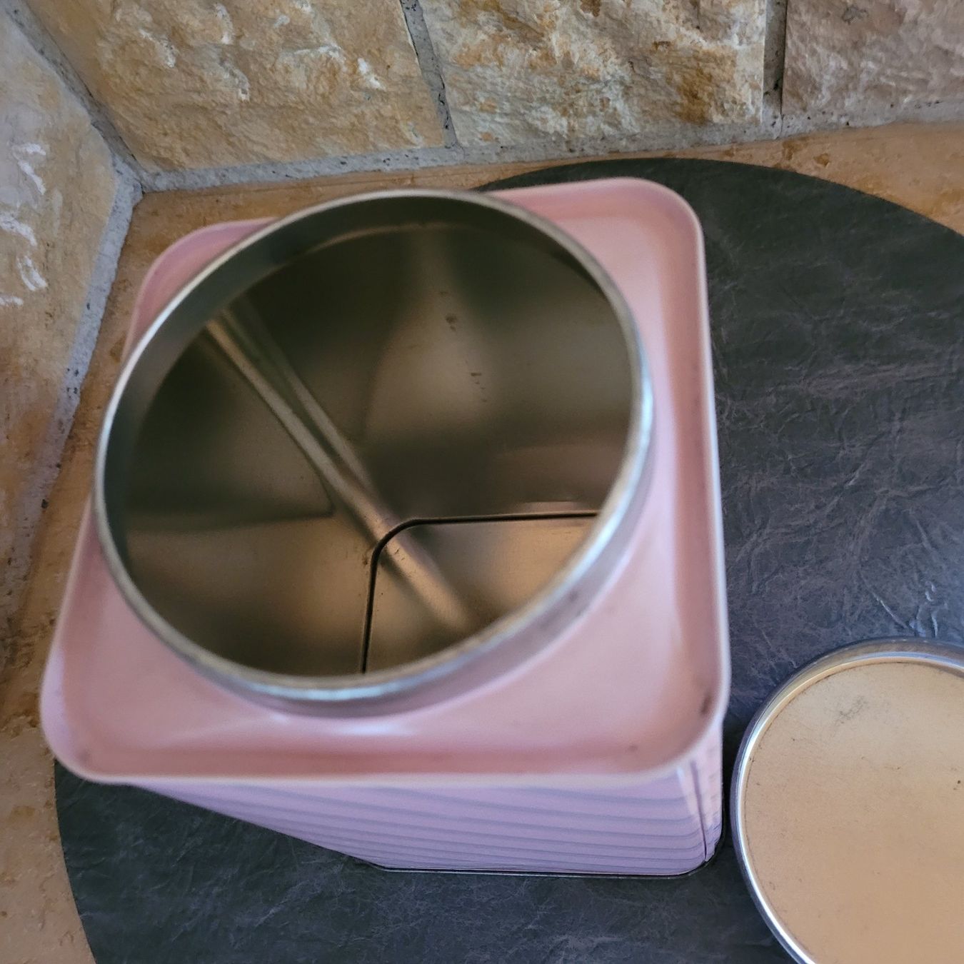 Altro in Decorazioni & Accessori: Metalldose rosa – Usato da Hondrich venduto da Ebro01 2