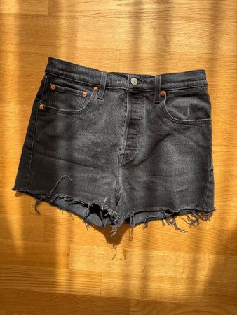 Levi's Ribcage Shorts with Frayed Hem - Black Size 30