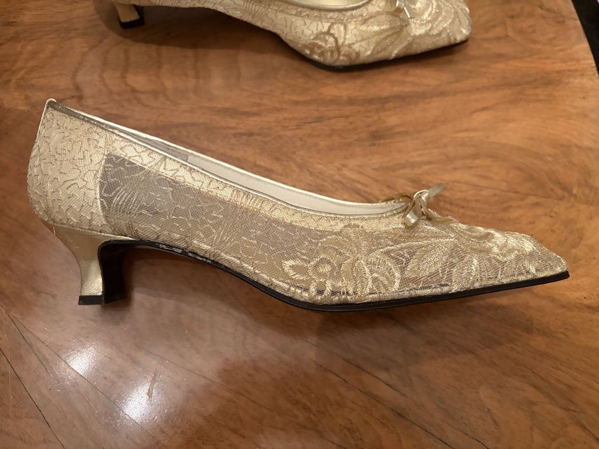 Stuart Weitzman Scarpe da donna: Damen Pumps Stuart Weitzmann goldig Grösse 37.5 – Usato da Zürich venduto da mimikiki100 2