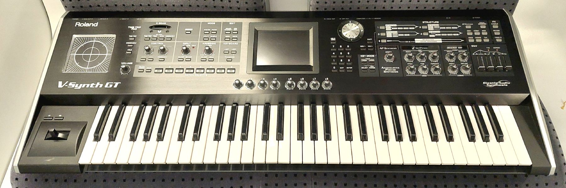 Roland Strumenti musicali: Roland V-Synth GT 61-Key Elastic Audio Synthesis – Usato da Villars-sur-Glâne venduto da SwissTrendyStore