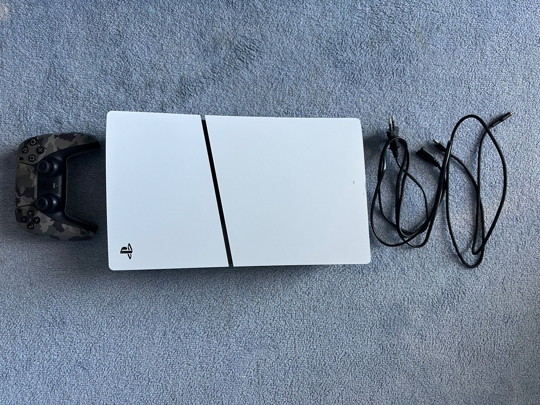 Sony Consoles: PlayStation 5 (PS5) Digital Edition + Controller – D'occasion à Wildegg par loi_2nmj