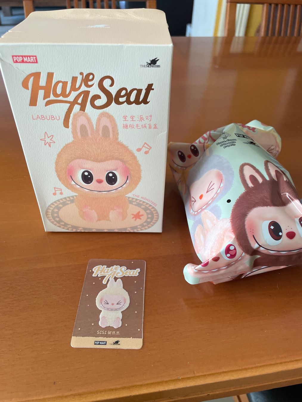 Pop Mart Figuren: Original Labubu Have a Seat Sisi – Neu und originalverpackt aus Bergdietikon von antovale