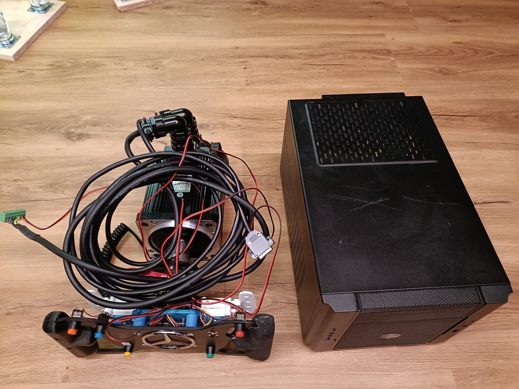 Simucube Controller: Simucube V1 mit Mige 130ST-M10010 – Usato da Salez venduto da Lorien 3