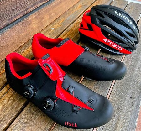 Fi'zi:k Schuhe Grösse 47 + Giro Helm Grösse M