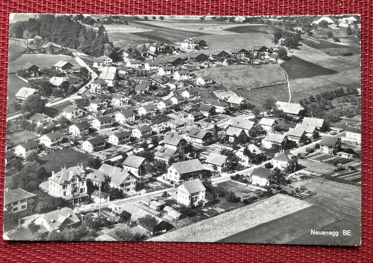 Cartoline postali: Flugaufnahme Beuenegg BE – Usato da Horw venduto da Tellbub