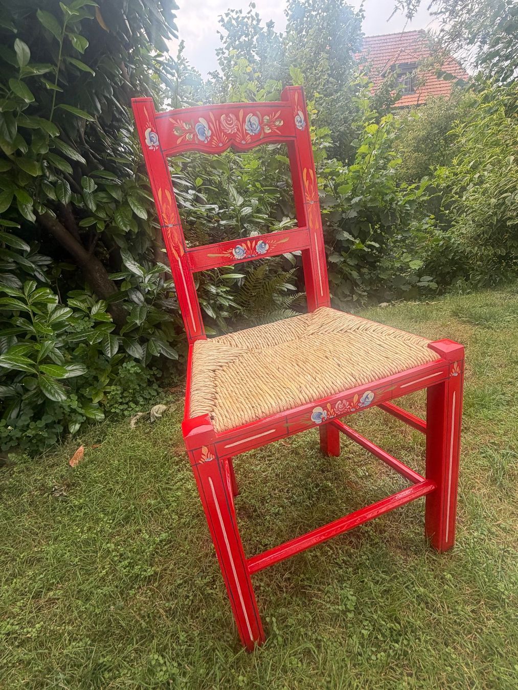 Stühle: 2 rote Stühle mit Blumenmuster Sitzfläche geflochten – Gebraucht aus Spreitenbach von aar_zs8f 3