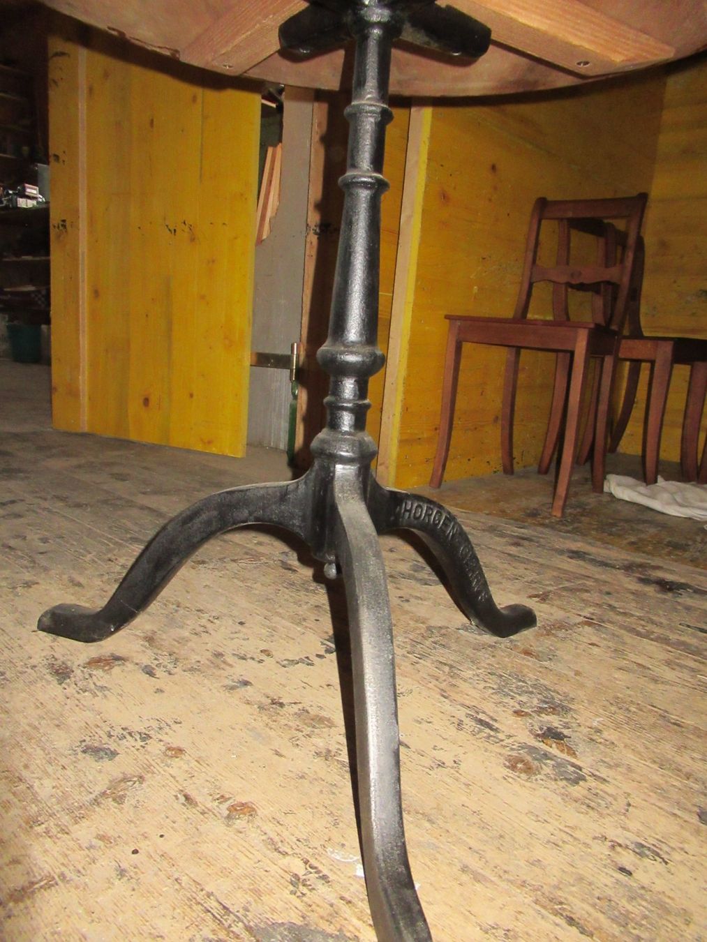 Tische: Runder Beizentisch (Nuss/90) – Gebraucht aus Berg SG von Pizza58 5