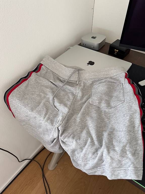 Moncler Pantaloni: Moncler - Men's Shorts - Size L – Usato da Schübelbach venduto da Rahnmont 3