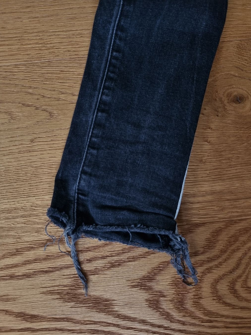 Jeans: Askyurself Ripped Skinny Jeans – Usato da Turbenthal venduto da Julicardo 1