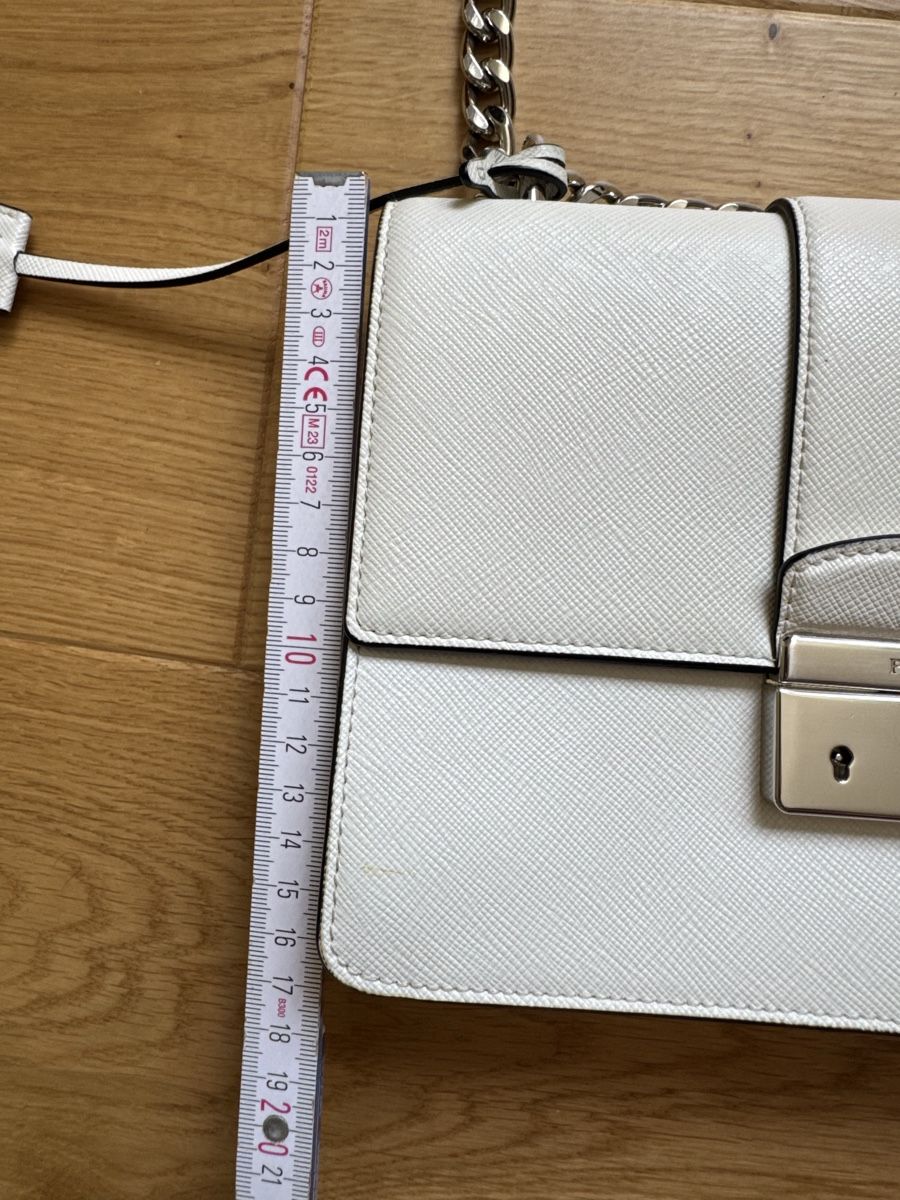 Prada Borse: Prada White Saffiano Leather Bag with Receipt – Usato da Neuchatel venduto da Mia_G 5