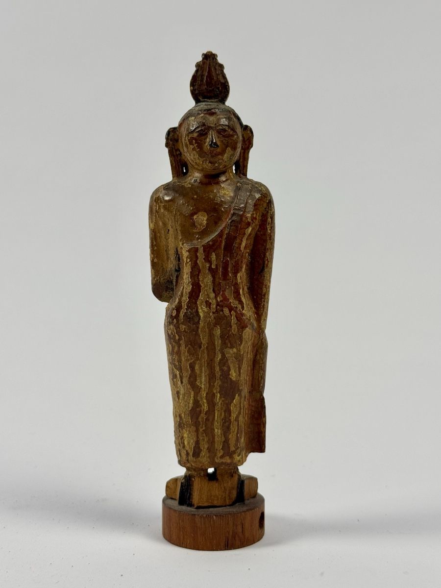 Statuette: Antico Bouddha in legno scolpito – Usato da Genève venduto da Atelier.Curio