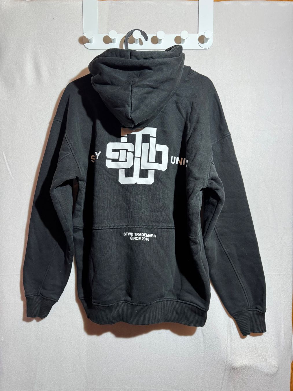 Pull&Bear Maglioni & Felpe: Schwarzer Kapuzenpullover, Hoodie von Pull&Bear Gr. S – Usato da Grosswangen venduto da SALE_SALE_SALE