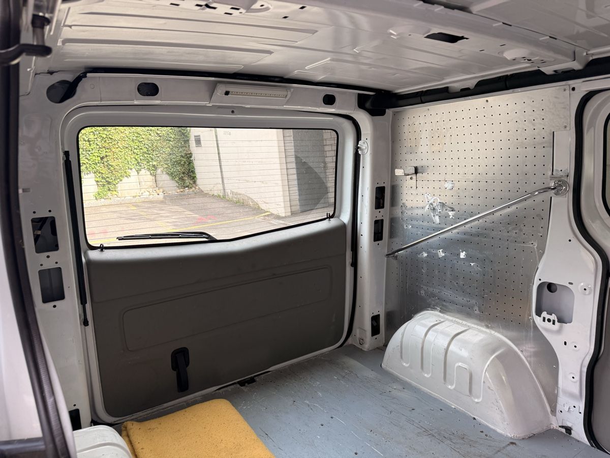 Opel Veicoli commerciali: Opel Vivaro 2.0 TDI – Usato da Fällanden venduto da Honda30 4