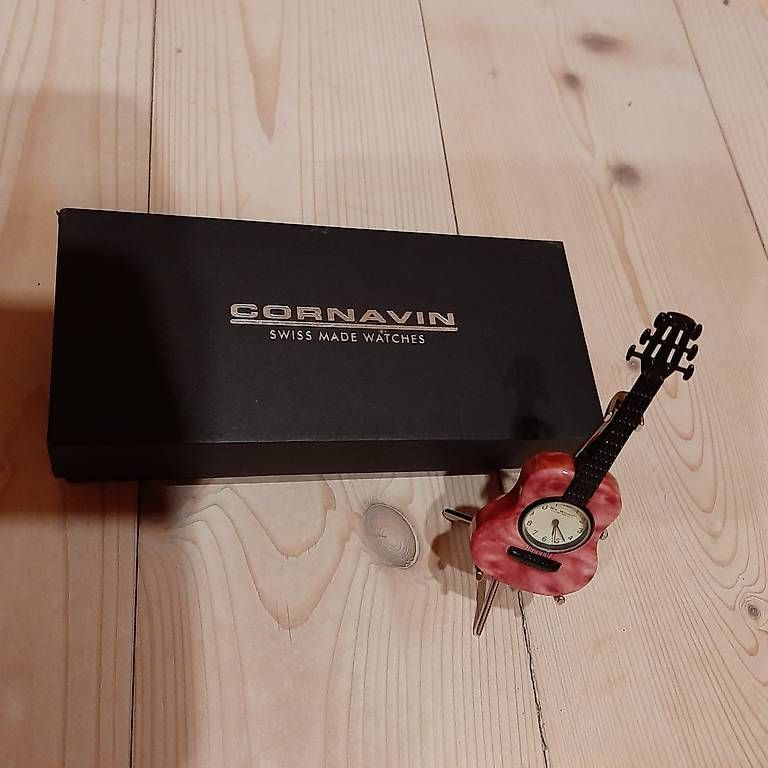 Instrumenten-& Notenständer: Gitarrenuhr mit Ständer – Gebraucht aus Schafisheim von annina55 2