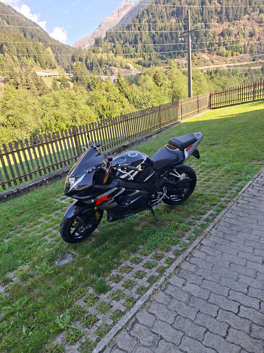 Suzuki Strada: Suzuki GSX-R 1000 – Usato da Disentis/Mustér venduto da Andvana 1