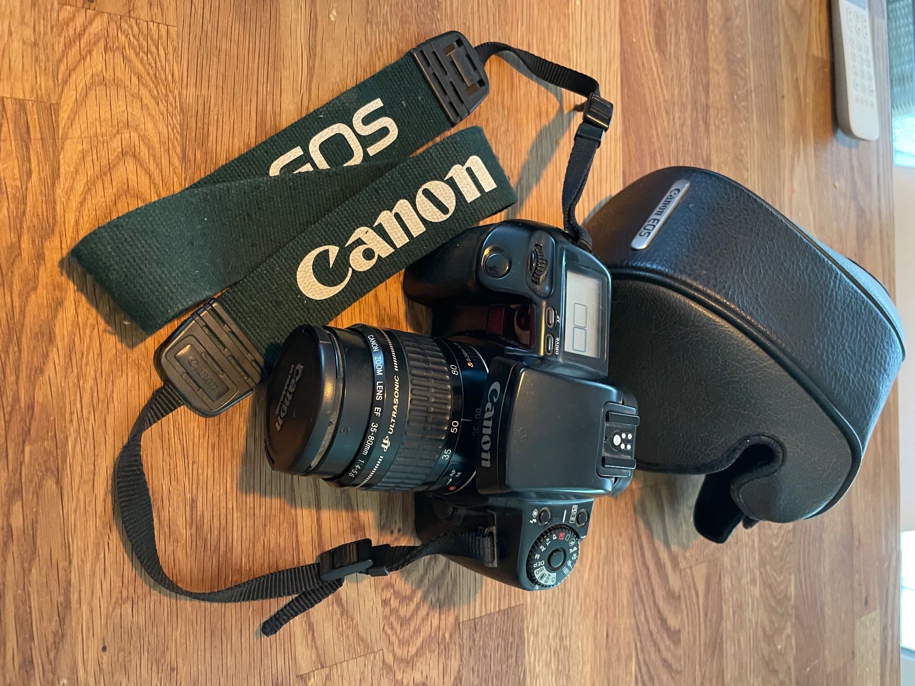 Canon Fotocamera: Canon EOS 100 Kamera mit Objektiv – Usato da Bülach venduto da bjoernbenny 5