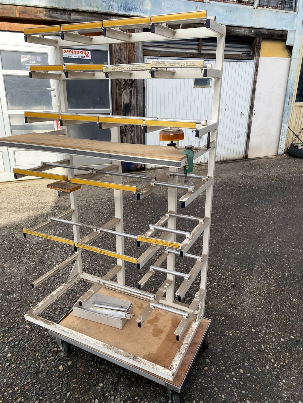 Scaffali: Metall, Werkstattgestell – Usato da Feuerthalen venduto da Sct3 5